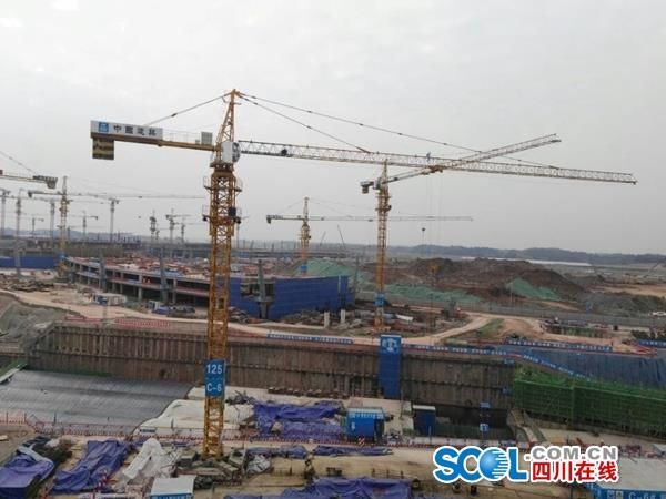 “神鳥”展翅!成都天府機場T1主體結構全面封頂