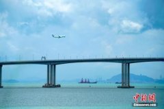 散貨船-突破發展瓶頸 推進大灣區世界級機場群建設