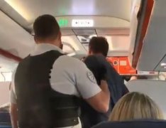 英國兩名乘客因惡意攻擊機組人員被趕下飛機-沙特阿拉伯的空運