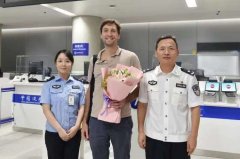 浦東機(jī)場(chǎng)衛(wèi)星廳迎來首批出入境中轉(zhuǎn)旅客：這樣轉(zhuǎn)機(jī)方便多了！-香港國際快遞