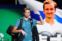 梅德韋杰夫打破德費穆9年壟斷 上海賽奪賽季第4冠-阿曼的國際快遞