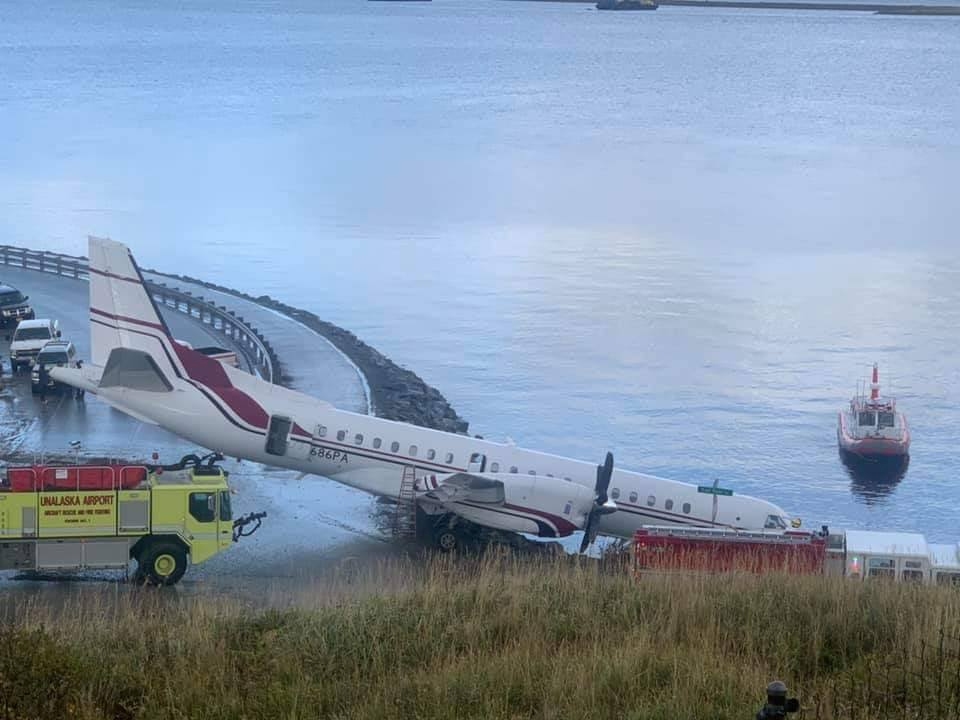 美國(guó)Penair一架薩博2000沖出跑道 至少四人受傷510041_ 美國(guó)Penair一架薩博2000沖出跑道 至少四人受傷