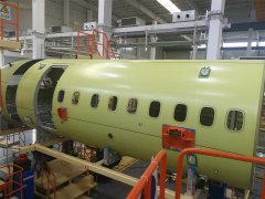 上海空運(yùn)-新機(jī)研制再傳新捷 新舟700飛機(jī)10101中機(jī)身下架