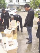 貨運代理-宜昌警方快遞中查出百條假冒煙 跨省揪出售假微商