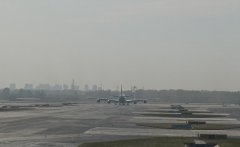 美國航空-單日過萬航班取消，運量下滑七成：中國航空運輸業“孤島”生存