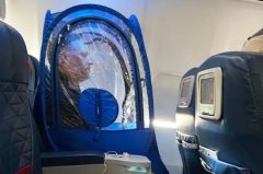 空運訂艙-神操作！為防冠狀病毒 男子帶便攜帳篷坐飛機