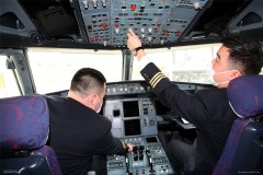 空運價格查詢-成都始發首架入疆復工包機 119人乘坐國航定制包機航班飛抵和田