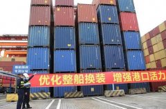 船公司停航跳港后，港口“整船換裝”新模式保航運(yùn)供應(yīng)鏈穩(wěn)定（附圖）
-吉布